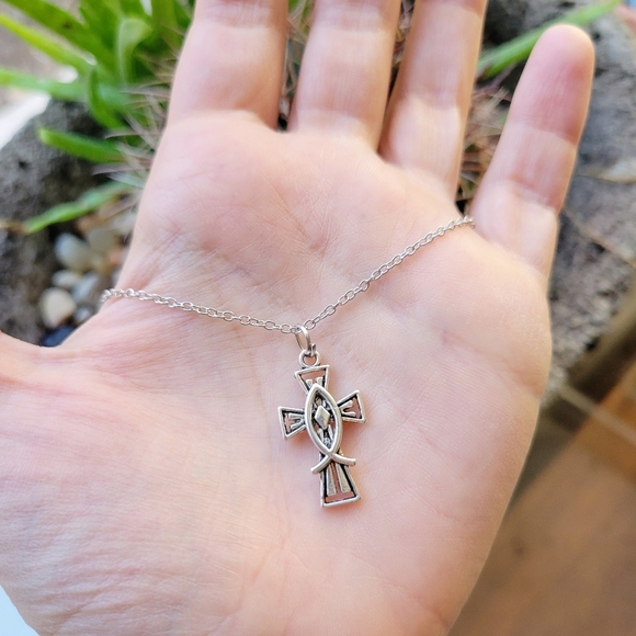 Classic Cross Silver Dainty Ichthys Ichthus Fish Necklace - Picture 1 of 6